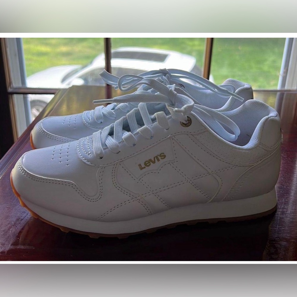 Levi’s White Sneakers
